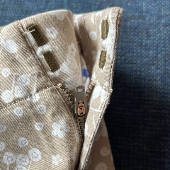 GAP SHORTS SIZE 4 - Picture 11 of 11